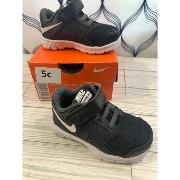 Nike Flex Supreme TR 4 Black Kids Shoe - Picture 14 of 14